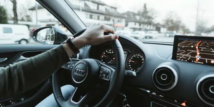 agent commercial dans une voiture